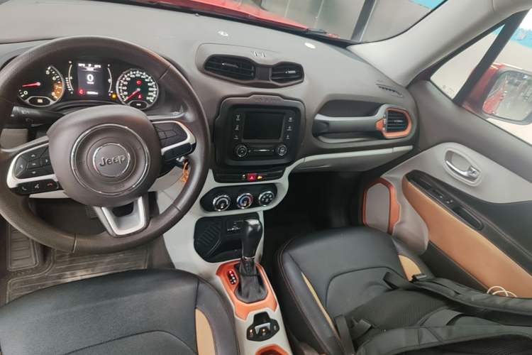 Used Jeep Renegade 2016 1.4T Automatic Jingneng Edition Gear Lever