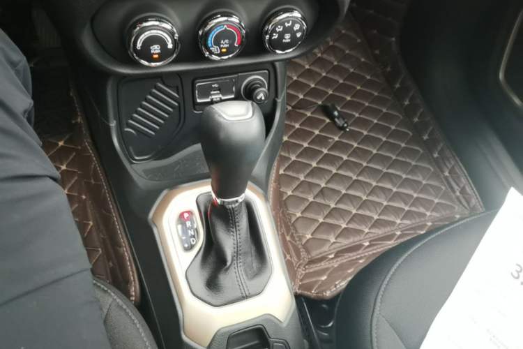 Used Jeep Renegade 2016 1.4T Automatic Jingneng Edition Gear Lever