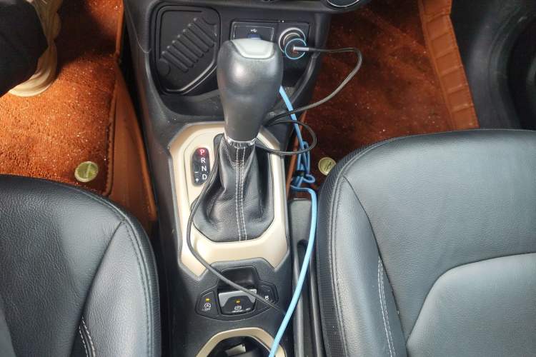 Used Jeep Renegade 2016 1.4T Automatic Smart Edition Gear Lever