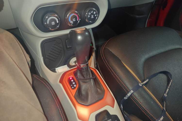 Used Jeep Renegade 2016 1.4T Automatic Jingneng Edition Gear Lever