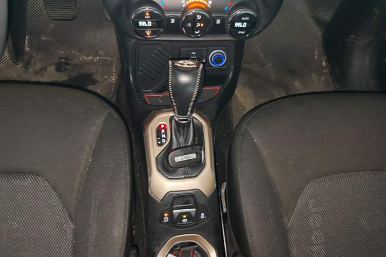 Used Jeep Renegade 2016 1.4T Automatic Jingneng Version+ Gear Lever