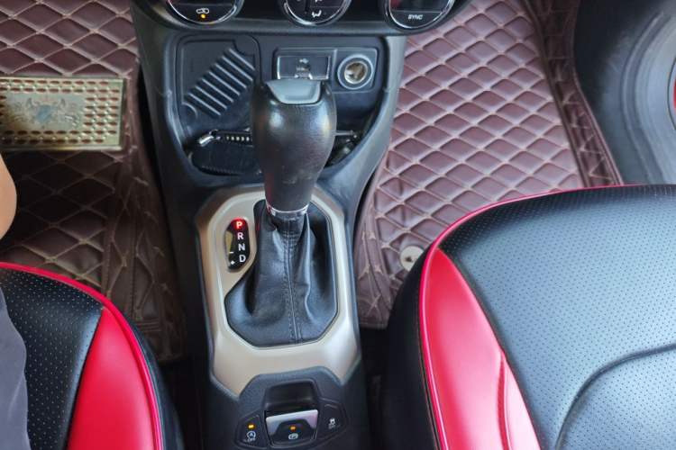 Used Jeep Renegade 2016 1.4T Automatic Jingneng Version+ Gear Lever