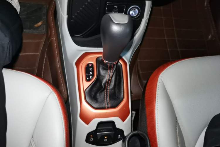 Used Jeep Renegade 2016 1.4T Automatic Smart Edition Gear Lever