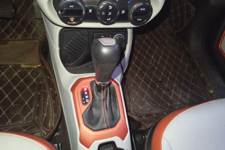 Used Jeep Renegade 2016 1.4T Automatic Smart Edition Gear Lever