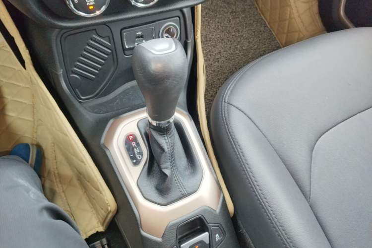 Used Jeep Renegade 2016 1.4T Automatic High-Energy Version Gear Lever