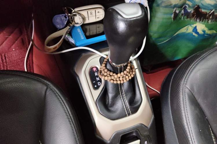 Used Jeep Renegade 2016 1.4T Automatic Smart Edition Gear Lever