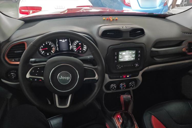 Used Jeep Renegade 2016 1.4T Automatic High-Energy Version Interior 2