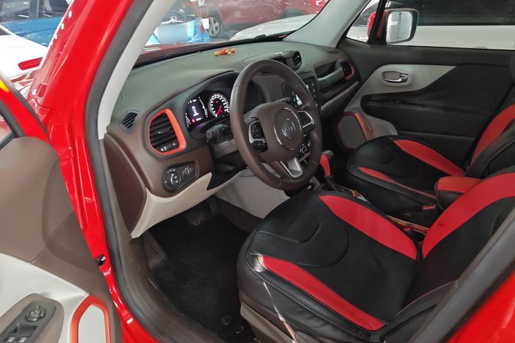 Used Jeep Renegade 2016 1.4T Automatic High-Energy Version Interior 3