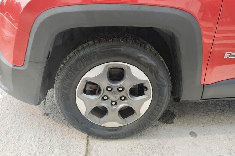 Used Jeep Renegade 2016 1.4T Automatic Kinetic Edition Left Front Wheel Hub