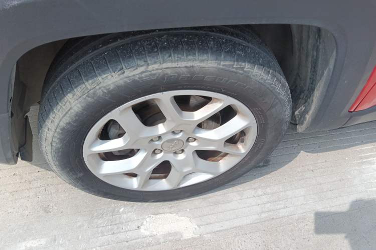 Used Jeep Renegade 2016 1.4T Automatic Jingneng Edition Left Front Wheel Hub
