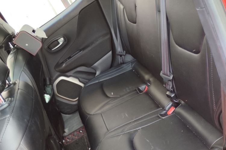 Used Jeep Renegade 2016 1.4T Automatic Jingneng Edition Left Rear Seat