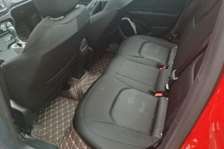 Used Jeep Renegade 2016 1.4T Automatic Jingneng Edition Left Rear Seat