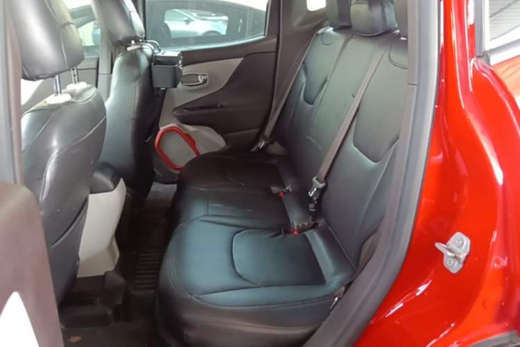Used Jeep Renegade 2016 1.4T Automatic Jingneng Edition Left Rear Seat