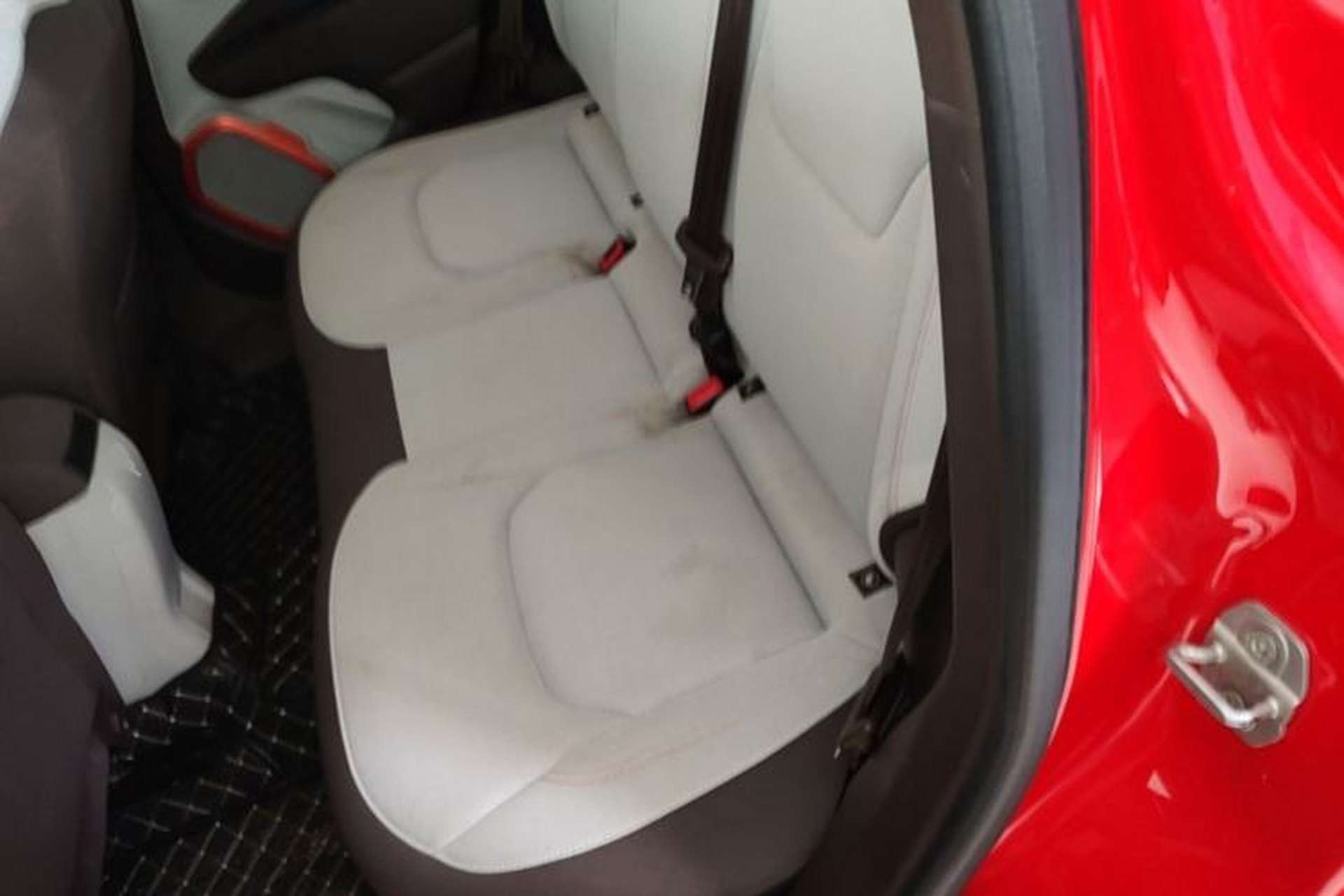 Used Jeep Renegade 2016 1.4T Automatic Jingneng Edition Left Rear Seat