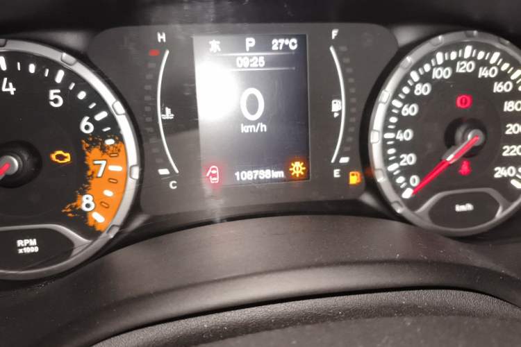 Used Jeep Renegade 2016 1.4T Automatic Jingneng Edition Odometer Close Up