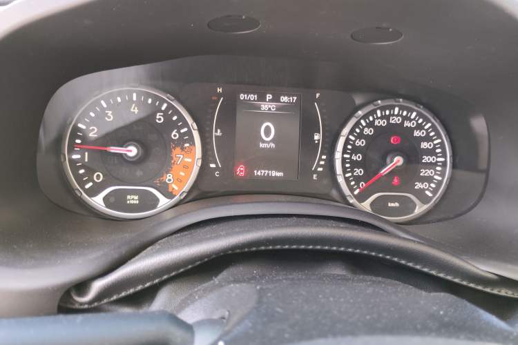 Used Jeep Renegade 2016 1.4T Automatic Jingneng Edition Odometer Close Up