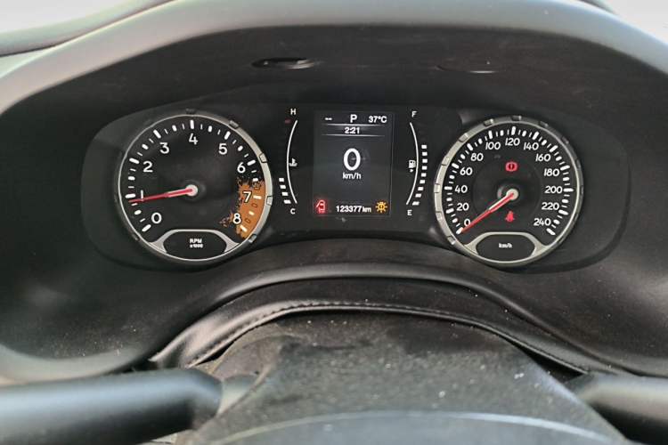 Used Jeep Renegade 2016 1.4T Automatic Jingneng Edition Odometer Close Up