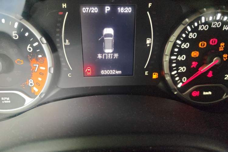Used Jeep Renegade 2016 1.4T Automatic Jingneng Edition Odometer Close Up