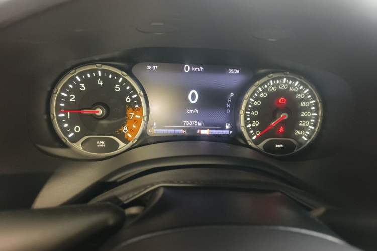 Used Jeep Renegade 2016 1.4T Automatic Smart Edition Odometer Close Up