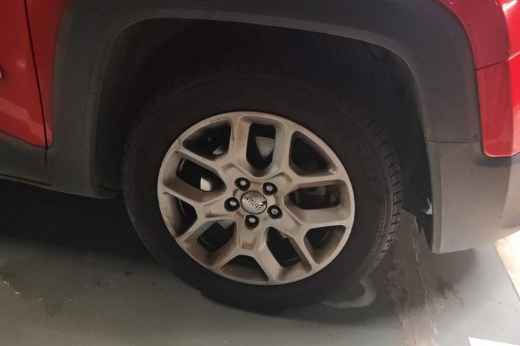 Used Jeep Renegade 2016 1.4T Automatic Jingneng Version+ Right Front Wheel Hub