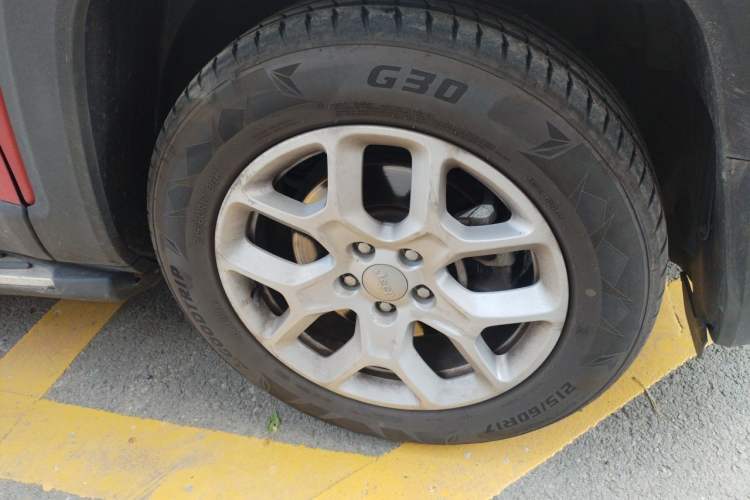 Used Jeep Renegade 2016 1.4T Automatic Jingneng Version+ Right Front Wheel Hub