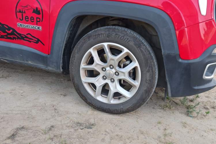 Used Jeep Renegade 2016 1.4T Automatic Jingneng Version+ Right Front Wheel Hub