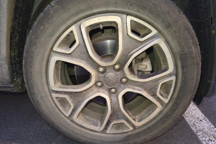 Used Jeep Renegade 2016 1.4T Automatic Smart Edition Right Front Wheel Hub
