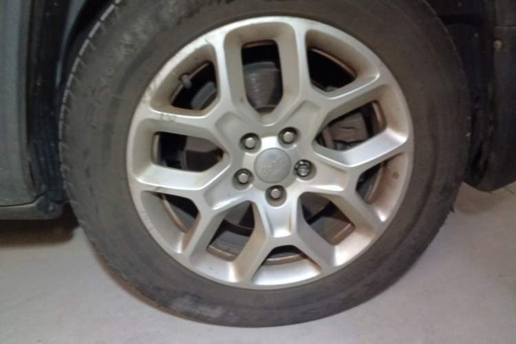 Used Jeep Renegade 2016 1.4T Automatic Jingneng Version+ Right Front Wheel Hub