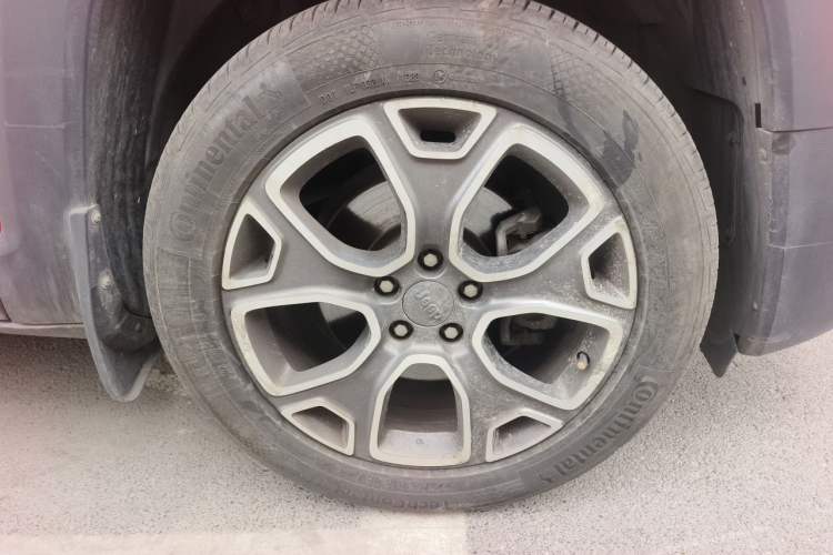 Used Jeep Renegade 2016 1.4T Automatic Smart Edition Right Front Wheel Hub