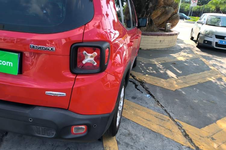 Used Jeep Renegade 2016 1.4T Automatic Jingneng Edition Right Rear Taillight