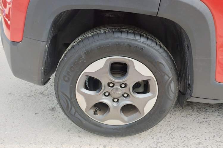 Used Jeep Renegade 2016 1.4T Automatic Kinetic Edition Right Rear Wheel Hub