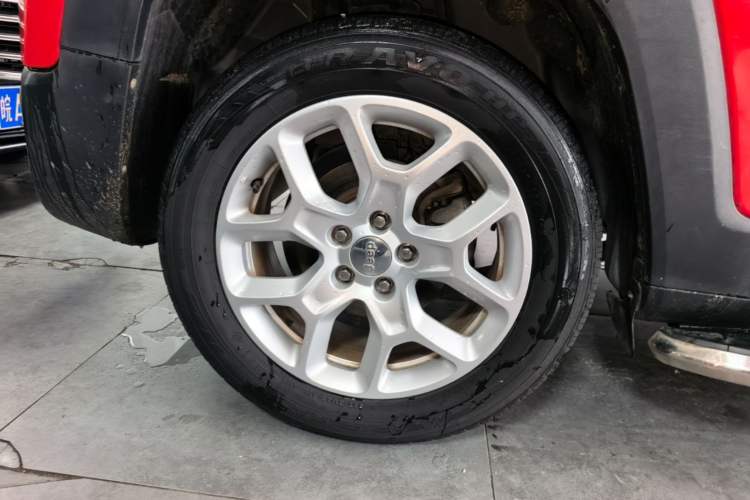 Used Jeep Renegade 2016 1.4T Automatic Jingneng Edition Right Rear Wheel Hub