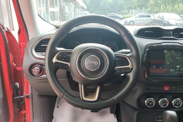 Used Jeep Renegade 2016 1.4T Automatic Kinetic Edition Steering Wheel