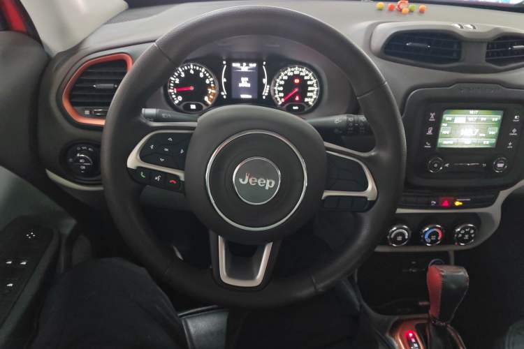 Used Jeep Renegade 2016 1.4T Automatic High-Energy Version Steering Wheel