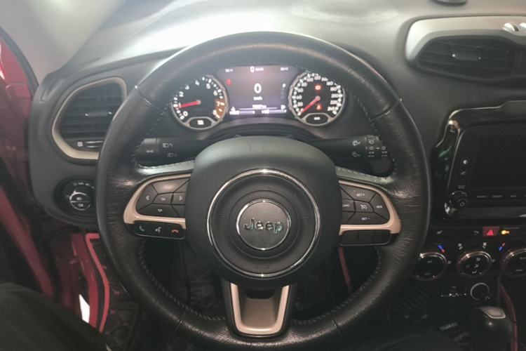 Used Jeep Renegade 2016 1.4T Automatic Smart Edition Steering Wheel