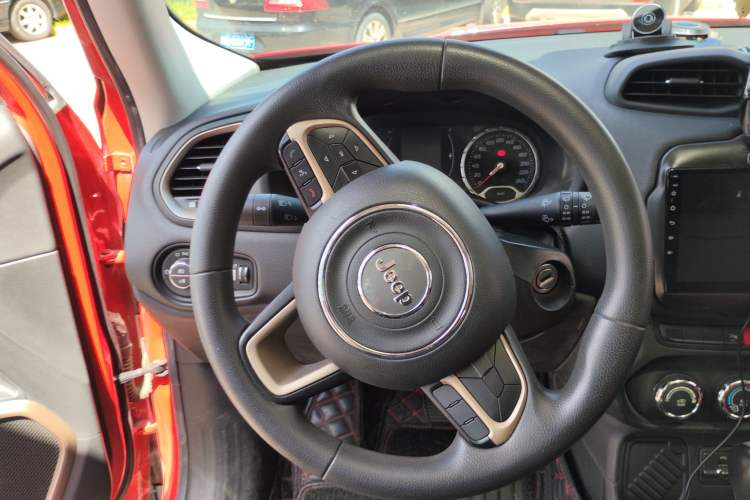 Used Jeep Renegade 2016 1.4T Automatic Jingneng Edition Steering Wheel