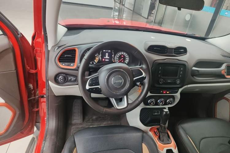Used Jeep Renegade 2016 1.4T Automatic Jingneng Edition Steering Wheel