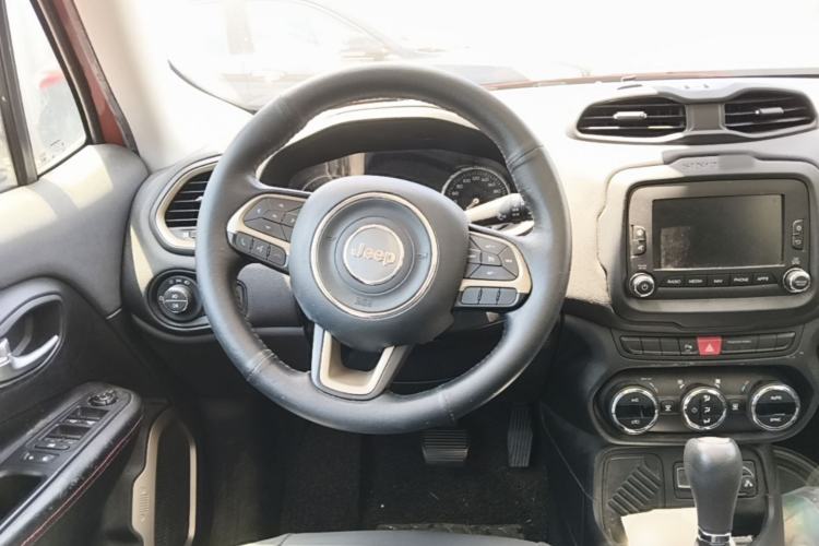 Used Jeep Renegade 2016 1.4T Automatic Jingneng Version+ Steering Wheel