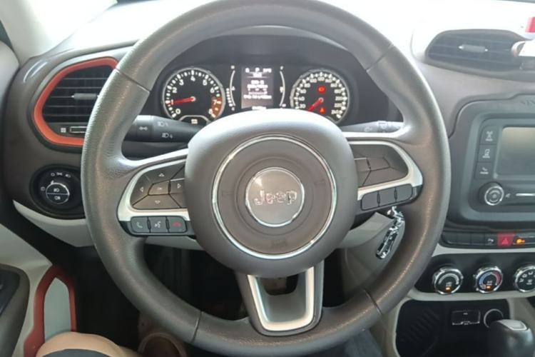Used Jeep Renegade 2016 1.4T Automatic Jingneng Edition Steering Wheel