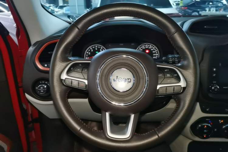 Used Jeep Renegade 2016 1.4T Automatic Smart Edition Steering Wheel