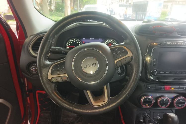 Used Jeep Renegade 2016 1.4T Automatic Smart Edition Steering Wheel