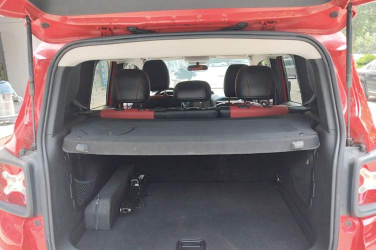 Used Jeep Renegade 2016 1.4T Automatic Kinetic Edition Trunk