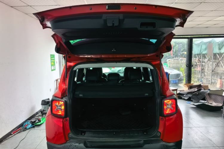 Used Jeep Renegade 2016 1.4T Automatic Jingneng Edition Trunk