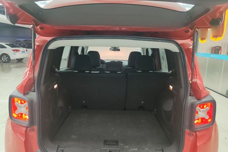 Used Jeep Renegade 2016 1.4T Automatic Jingneng Edition Trunk