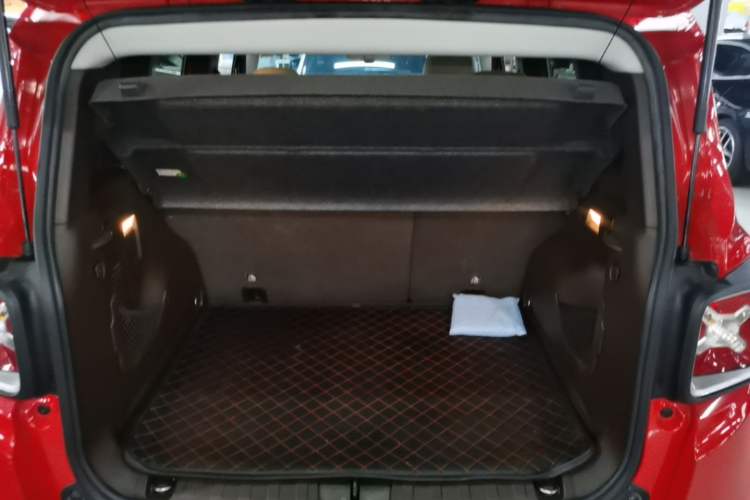 Used Jeep Renegade 2016 1.4T Automatic Smart Edition Trunk