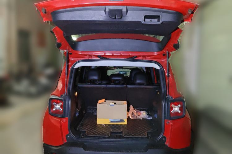 Used Jeep Renegade 2016 1.4T Automatic High-Energy Version Trunk