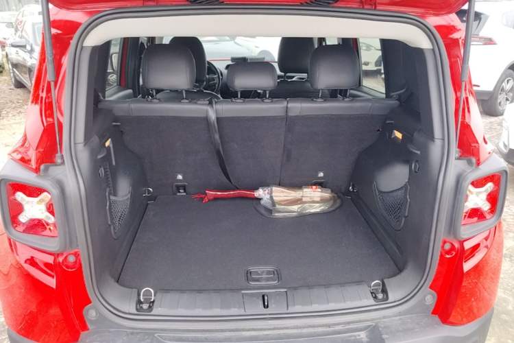 Used Jeep Renegade 2016 1.4T Automatic High-Energy Version Trunk