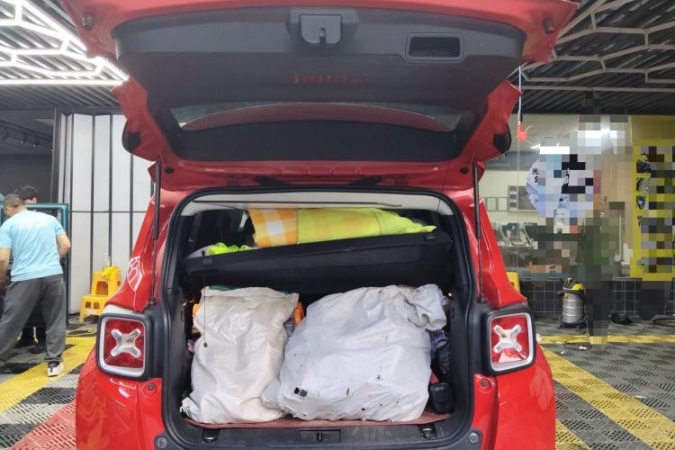 Used Jeep Renegade 2016 1.4T Automatic Smart Edition Trunk