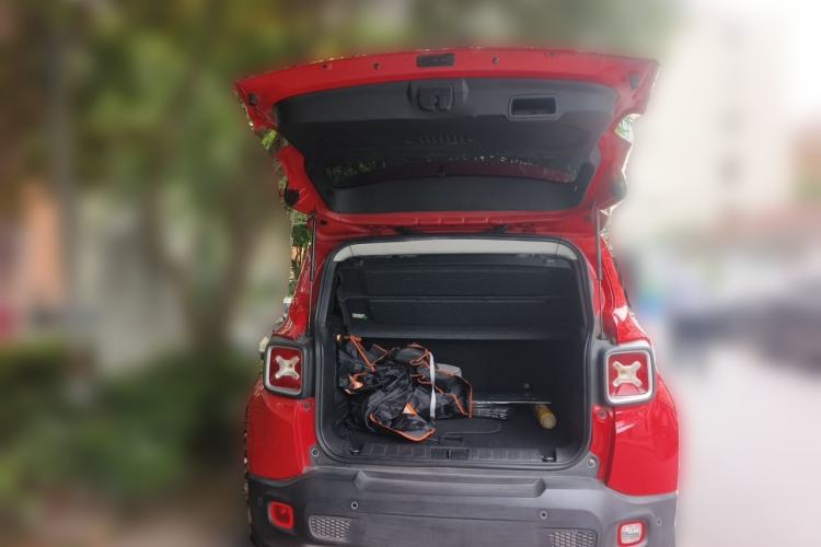 Used Jeep Renegade 2016 1.4T Automatic Smart Edition Trunk