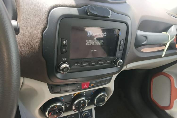 Used Jeep Renegade 2016 1.4T Automatic Jingneng Version+ Audio And AC Panel